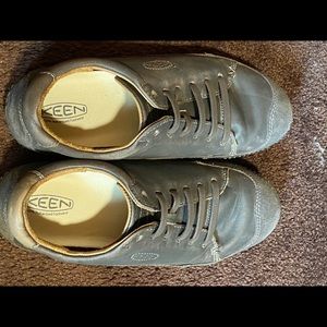 Keen tennis shoe